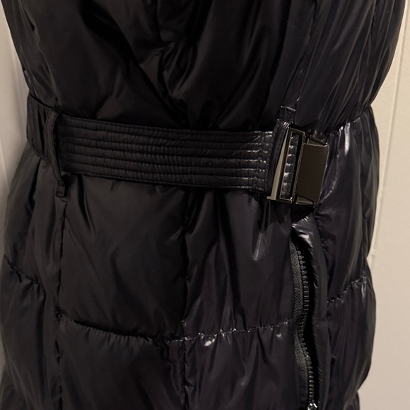 MICHAEL Michael Kors Women’s Medium Shiny Black Puffer Jacket with Faux Fur Trim - Picture 7 of 14